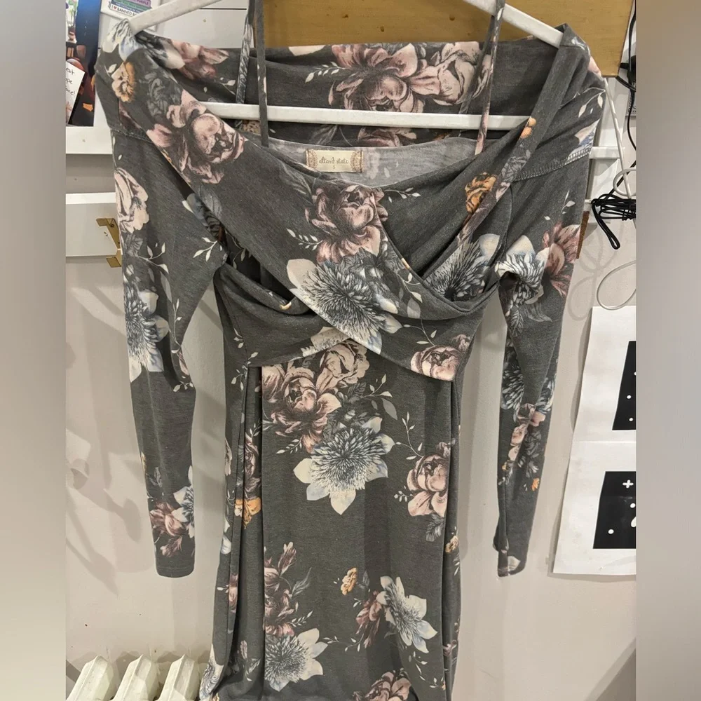 Beautiful jersey Altar’d State floral dress off the shoulder